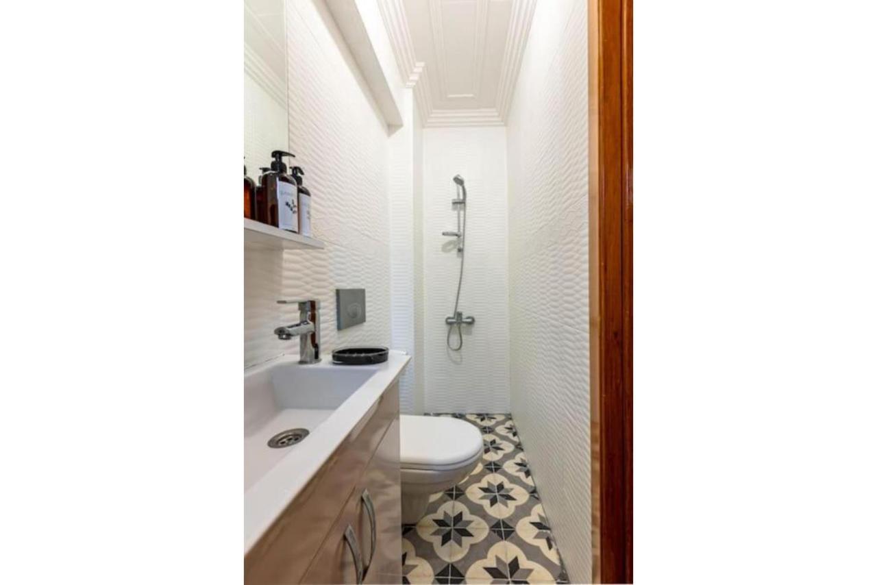 Historical 4-Br Home Steps From Besiktas Stadium & Bosphorus Views - Prime Nisantasi Location! Istanbul Exterior photo