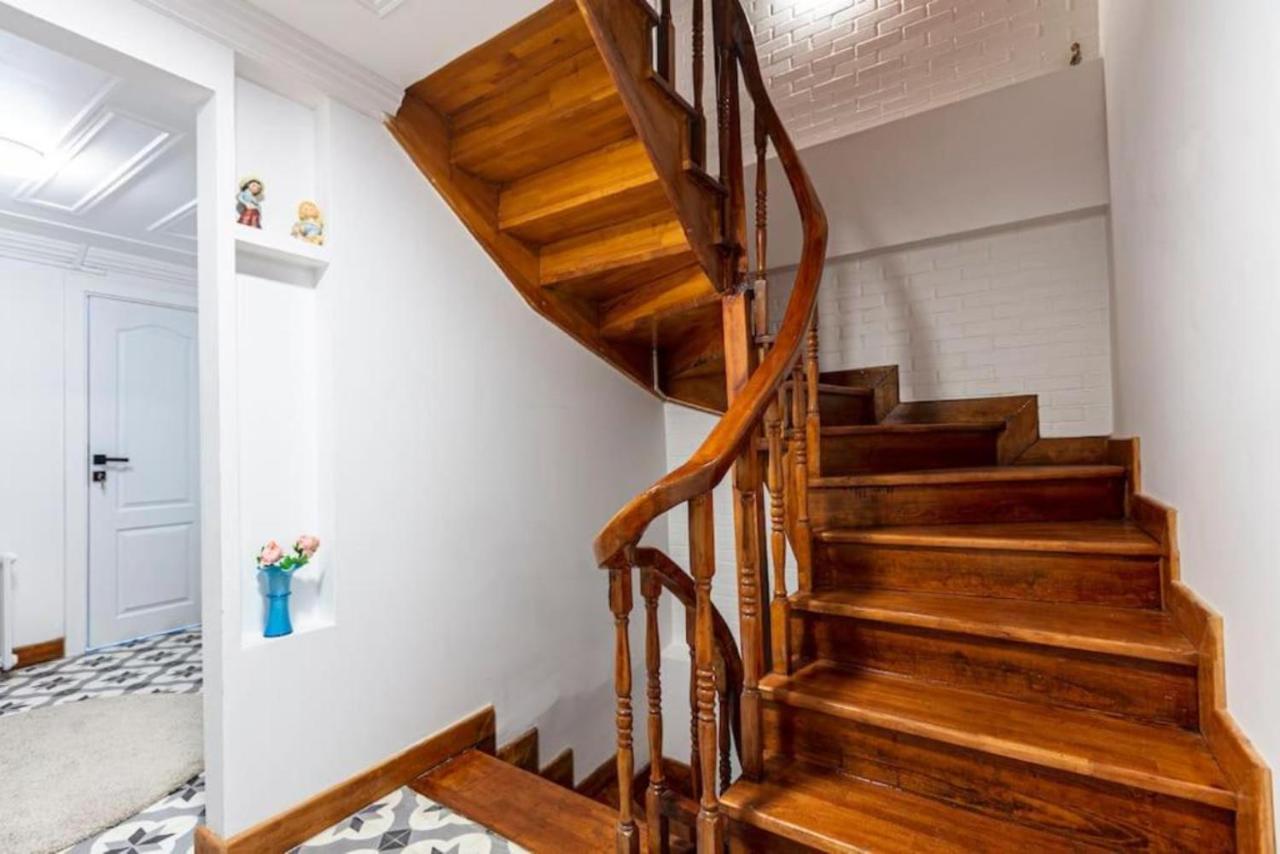 Historical 4-Br Home Steps From Besiktas Stadium & Bosphorus Views - Prime Nisantasi Location! Istanbul Exterior photo