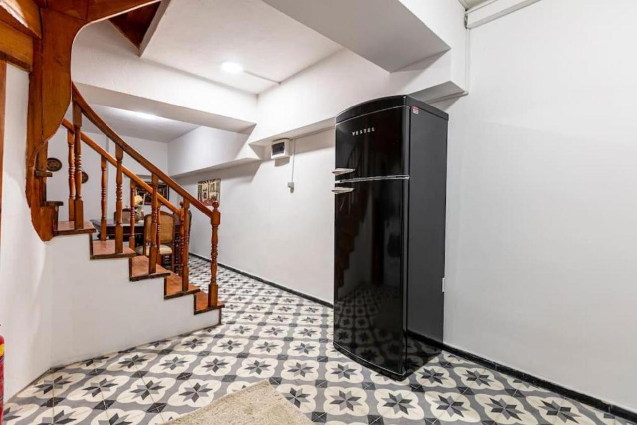 Historical 4-Br Home Steps From Besiktas Stadium & Bosphorus Views - Prime Nisantasi Location! Istanbul Exterior photo