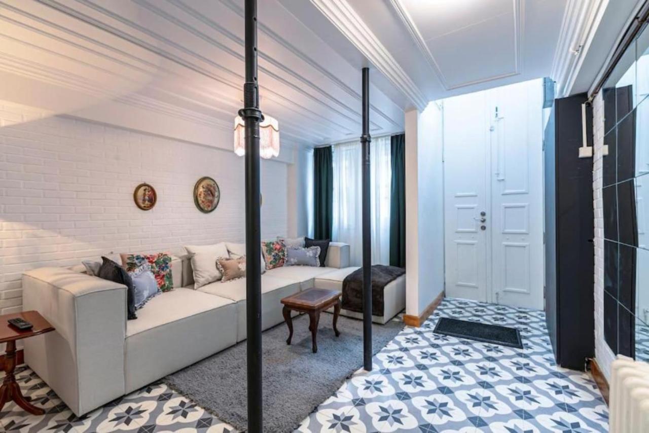 Historical 4-Br Home Steps From Besiktas Stadium & Bosphorus Views - Prime Nisantasi Location! Istanbul Exterior photo